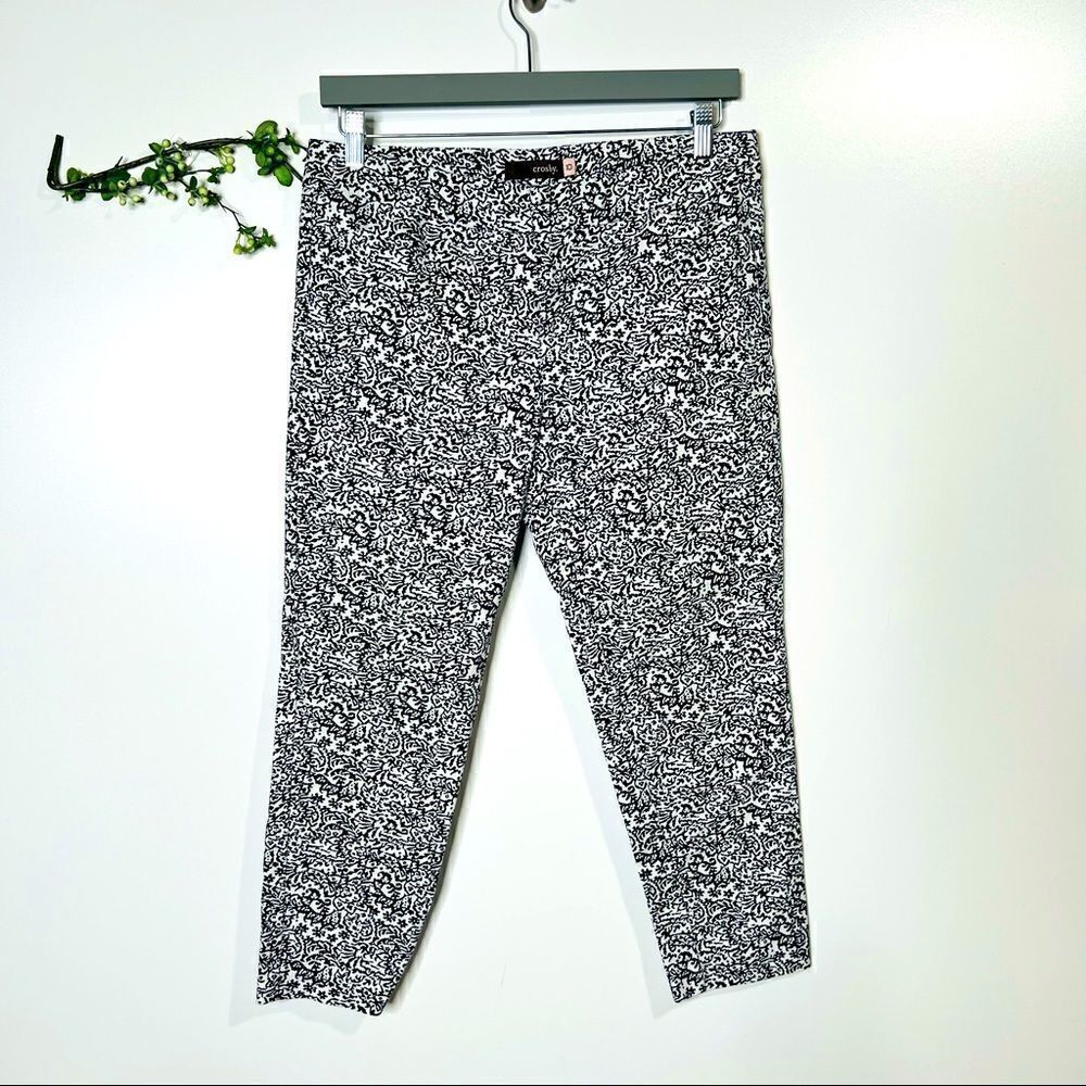Crosby. Navy Blue White Coral Pattern Capri Crop Pants